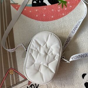 Lululemon Canada phone crossbody